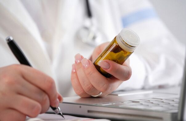 Il medico prescrive farmaci per la prostatite