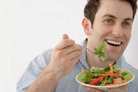Mangiare insalata di verdure durante il trattamento della prostatite